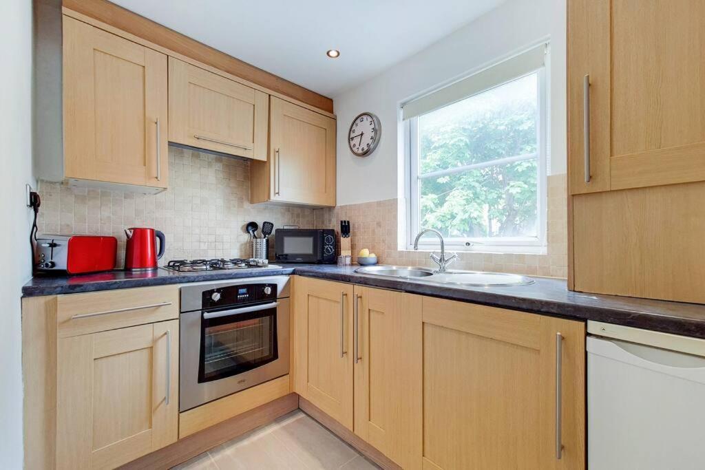Ar1 - 1 Bed In Heart Of Fulham Broadway *